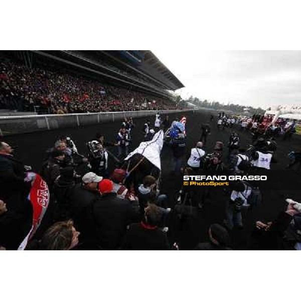 91° Prix d\'Amérique Marionnaud - Franck Nivard and Ready Cash parade after winning the 91° Prix d\'Amerique Paris - Vincennes racecourse , 29th january 2012 ph.Stefano Grasso