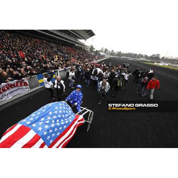91° Prix d\'Amérique Marionnaud - Franck Nivard and Ready Cash parade after winning the 91° Prix d\'Amerique Paris - Vincennes racecourse , 29th january 2012 ph.Stefano Grasso