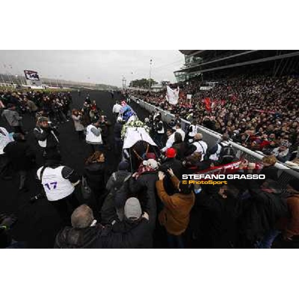 91° Prix d\'Amérique Marionnaud - Franck Nivard and Ready Cash parade after winning the 91° Prix d\'Amerique Paris - Vincennes racecourse , 29th january 2012 ph.Stefano Grasso