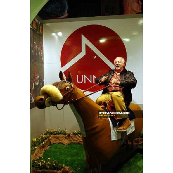 106.a Fiera Cavalli Il Segretario Generale dell\' Unire, dott. Franco Panzironi allo stand Unag Verona, 5 novembre 2004 ph. Stefano Grasso