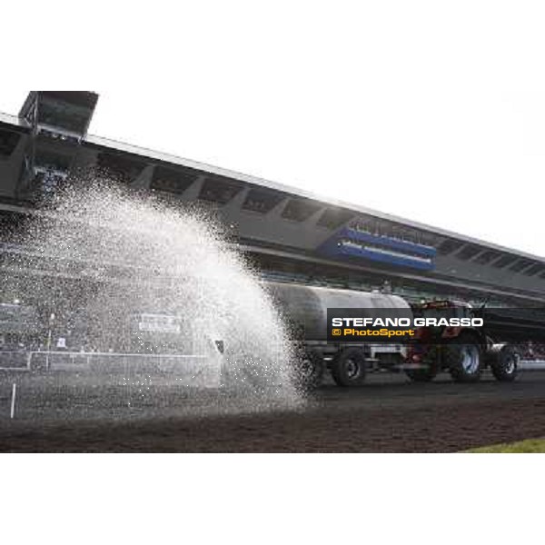 91° Prix d\'Amérique Marionnaud - watering the track Paris - Vincennes racecourse , 29th january 2012 ph.Stefano Grasso