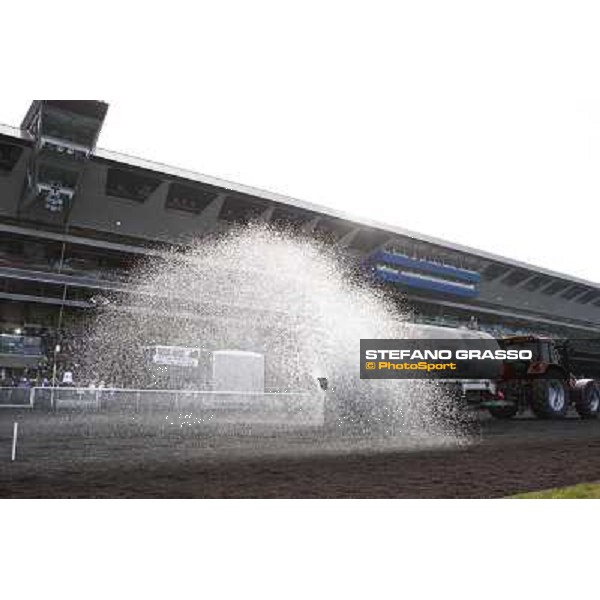 91° Prix d\'Amérique Marionnaud - watering the track Paris - Vincennes racecourse , 29th january 2012 ph.Stefano Grasso