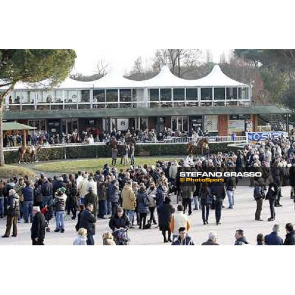 racegoers and the paddock Pisa - San Rossore racecourse, 4th march 2012 ph.Stefano Grasso