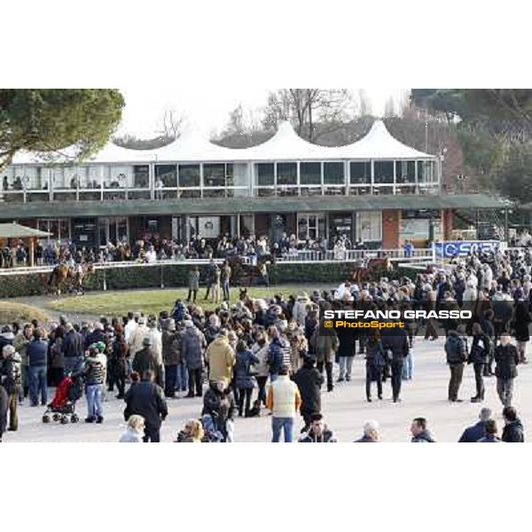 racegoers and the paddock Pisa - San Rossore racecourse, 4th march 2012 ph.Stefano Grasso