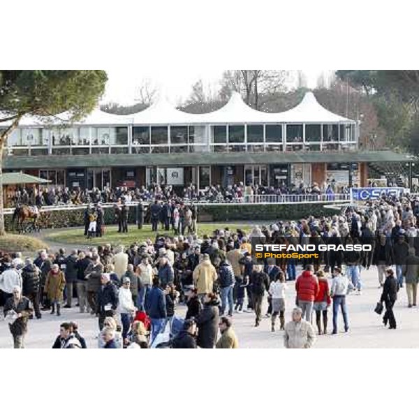 racegoers and the paddock Pisa - San Rossore racecourse, 4th march 2012 ph.Stefano Grasso