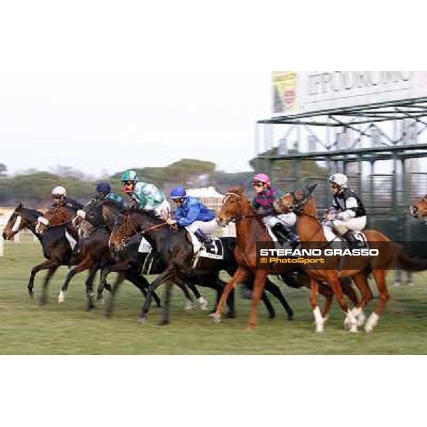 The start of Premio Panathlon Club Valdarno Pisa - San Rossore racecourse, 4th march 2012 ph.Stefano Grasso