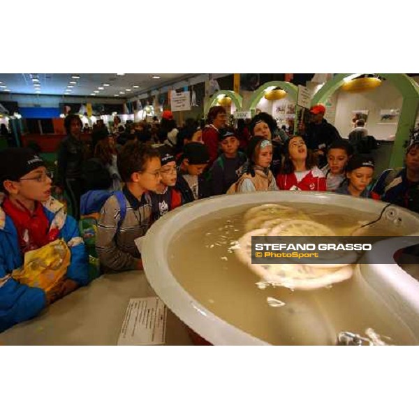 106.a Fiera Cavalli scolaresche in visita allo stand dell\' Unire Verona, 5 novembre 2004 ph. Stefano Grasso