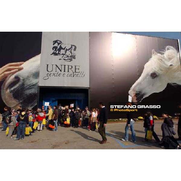 106.a Fiera Cavalli scolaresche in visita allo stand dell\' Unire Verona, 5 novembre 2004 ph. Stefano Grasso
