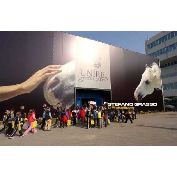 106.a Fiera Cavalli scolaresche in visita allo stand dell\' Unire Verona, 5 novembre 2004 ph. Stefano Grasso