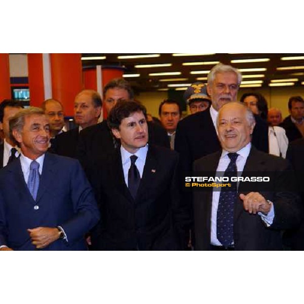 Fiera Cavalli 2004 - il dott. Maurizio Ughi , il Ministro delle Politiche Agricole Gianni Alemanno e il dott. Franco Panzironi visitao lo stand dello Snai Verona, 6 ottobre 2004 ph. Stefano Grasso