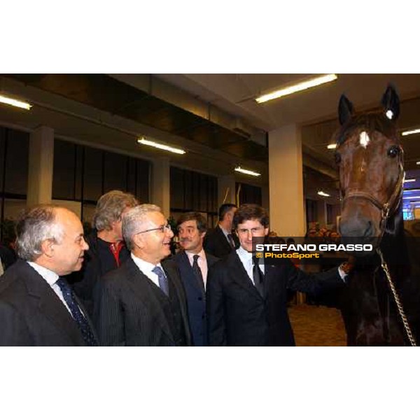 Fiera Cavalli 2004- il Ministro delle Politiche Agricole on. Gianni Alemanno , Varenne, il dott. Matarrese, l\' on. Masini e il dott. Panzironi Verona, 6 ottobre 2004 ph. Stefano Grasso