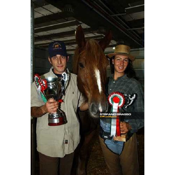 Federico e Roberta con Parigina,primi classificati nella gara di manegevolezza e traino del tronco Fiera Cavalli 2004 Verona, 6 ottobre 2004 ph. Stefano Grasso