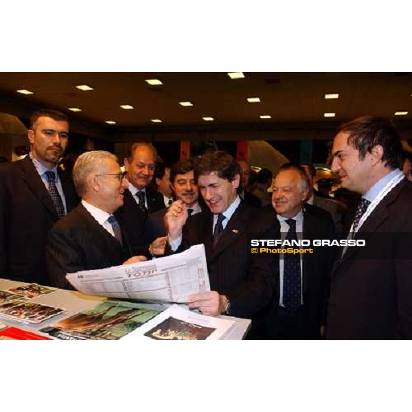 Fiera Cavalli 2004- l\'on. Giovanni Alemanno, il dott, Matarrese, il dott. Panzironi e Stefano Luciani allo stand Anac Verona, 6 ottobre 2004 ph. Stefano Grasso