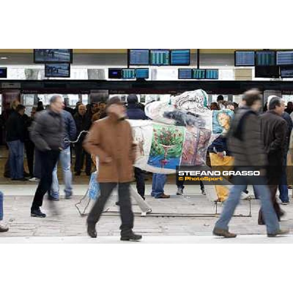 Racegoers at San Siro galopp Milano - San Siro racecourse,18th march 2012 ph.Stefano Grasso