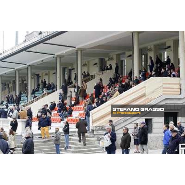 Racegoers at San Siro galopp Milano - San Siro racecourse,18th march 2012 ph.Stefano Grasso