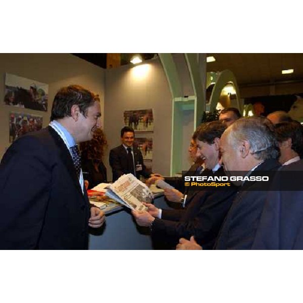 Fiera Cavalli 2004- l\'on. Giovanni Alemanno, il dott, Matarrese, il dott. Panzironi e Stefano Luciani allo stand Anac Verona, 6 ottobre 2004 ph. Stefano Grasso