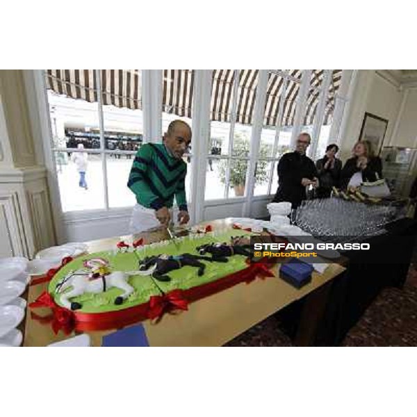 Dario Vargiu cutting the cake at the opening day at San Siro galopp Milano - San Siro racecourse,18th march 2012 ph.Stefano Grasso