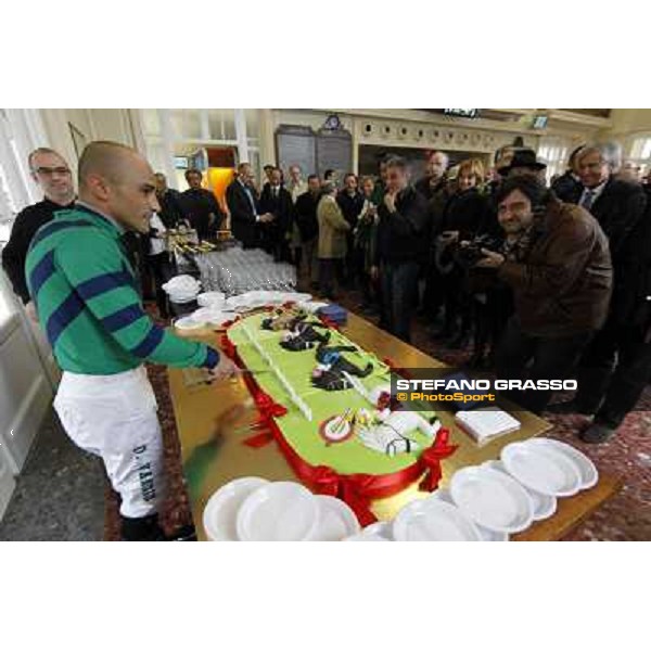 Dario Vargiu cutting the cake at the opening day at San Siro galopp Milano - San Siro racecourse,18th march 2012 ph.Stefano Grasso
