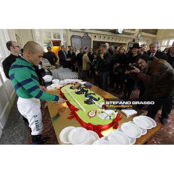 Dario Vargiu cutting the cake at the opening day at San Siro galopp Milano - San Siro racecourse,18th march 2012 ph.Stefano Grasso