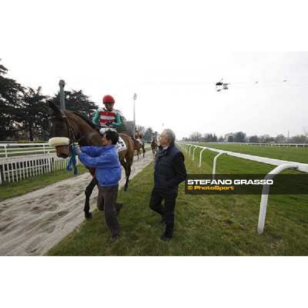 Alduino Botti congratulates with Mario Esposito on Smoking Joe Milano - San Siro racecourse,18th march 2012 ph.Stefano Grasso