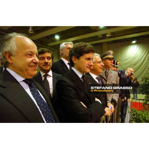 Fiera Cavalli 2004 -On Gianni Alemanno, Ministro delle Politiche Agricole, dott. Franco Panzironi, on. Mario MAsini e dott. Antonio Matarrese Verona, 6 ottobre 2004 ph. Stefano Grasso