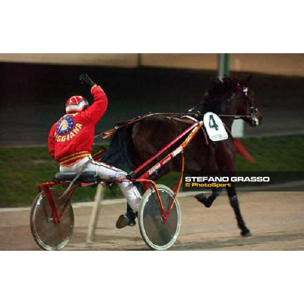 Roberto Vecchione exults with Ellymay after the line of Gran Premio Unire - Regione Autonoma Friuli Venezia Giulia Triest, 13 november 2004 ph. Stefano Grasso