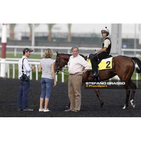 a caress to Presvis by Sara Cumani - close to them Luca Cumani Meydan - morning track works Dubai, 29th march 2012 ph.Stefano Grasso