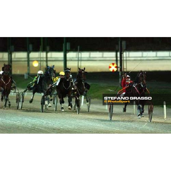 Roberto Vecchione with Ellymay on the straight of Gran Premio Unire - Regione Autonoma Friuli Venezia Giulia Triest, 13 november 2004 ph. Stefano Grasso