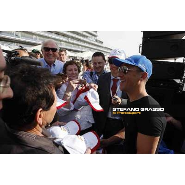 Frankie Dettori signs autographs Dubai, Meydan racecourse - 29th march 2012 ph.Stefano Grasso