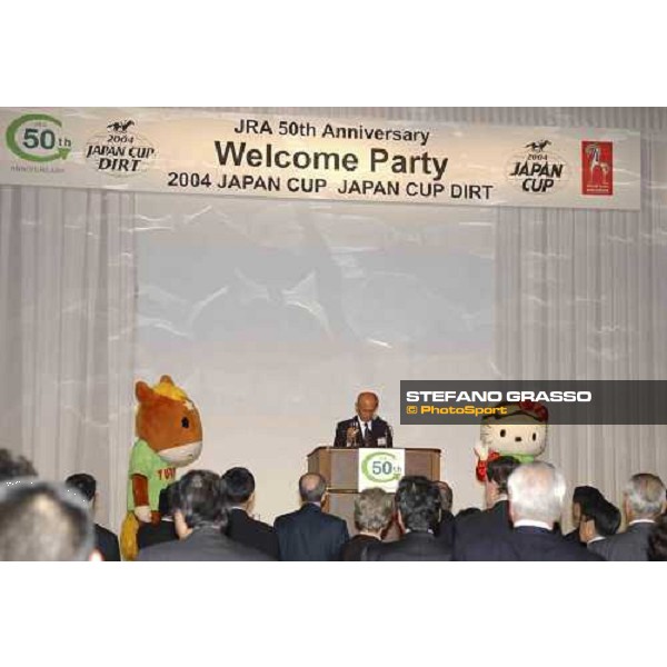 Welcome party the Presient of he JRA gives a toast Pic Bill Selwyn 25-11-04
