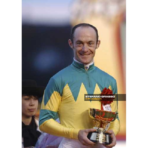 Peslier is pleased with his 2nd Japan Cup pic Bill Selwyn 28-11-04