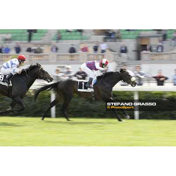 Fabio Branca on Airspace wins the Premio Le Moss beating Marvi Thunders Rome - Capannelle Racecourse, 6th april 2012 ph.Stefano Grasso