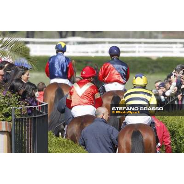 Racegoers at Capannelle racecourse Rome - Capannelle racecourse, 9th april 2012 photo Stefano Grasso