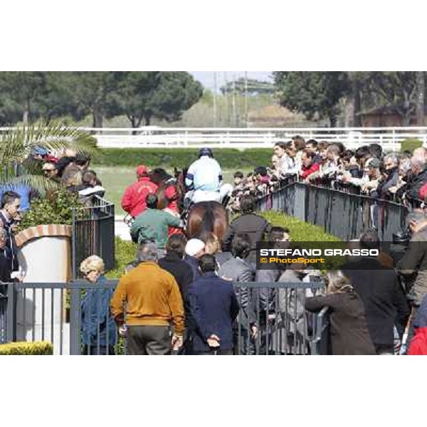 Racegoers at Capannelle racecourse Rome - Capannelle racecourse, 9th april 2012 photo Stefano Grasso