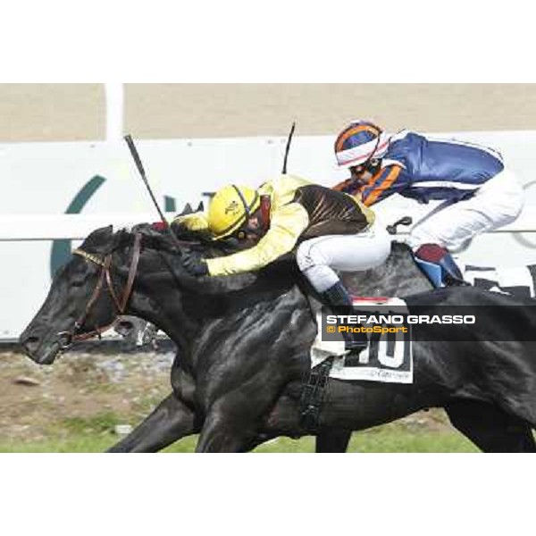 Carlo Fiocchi in Rio Black goes to win the Premio Azzurrina beating Fabio Branca on Doquet Rome - Capannelle racecourse, 9th april 2012 photo Stefano Grasso