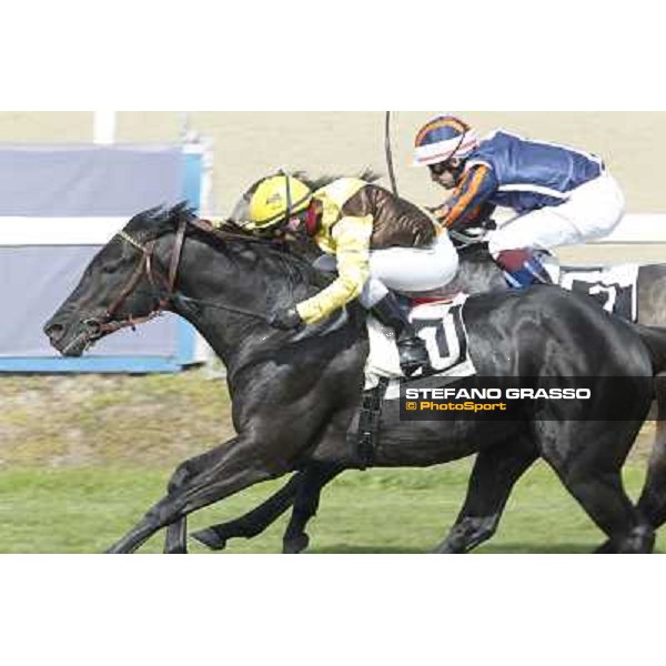 Carlo Fiocchi in Rio Black goes to win the Premio Azzurrina beating Fabio Branca on Doquet Rome - Capannelle racecourse, 9th april 2012 photo Stefano Grasso