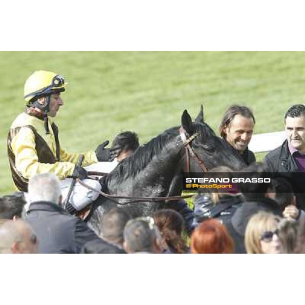 Carlo Fiocchi returns home on Rio Black Rome - Capannelle racecourse, 9th april 2012 photo Stefano Grasso