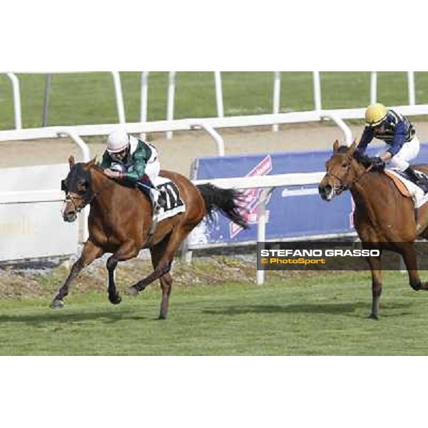 Fabio Branca on Wedding Fair goes to win the Premio Minstrel Rome - Capannelle racecourse, 9th april 2012 photo Stefano Grasso