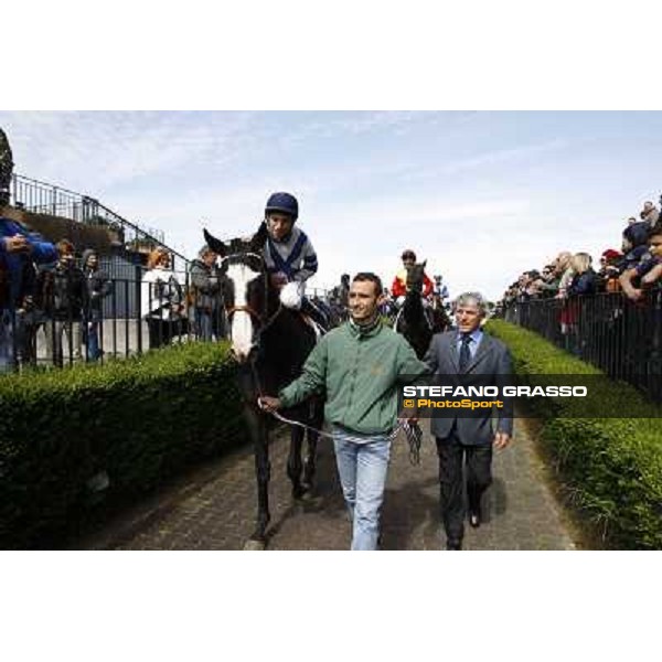 Mario Esposito, Luigi Polito and Vedelago with his groom return home after winning the Premio Daumier Rome - Capannelle racecourse, 9th april 2012 photo Stefano Grasso