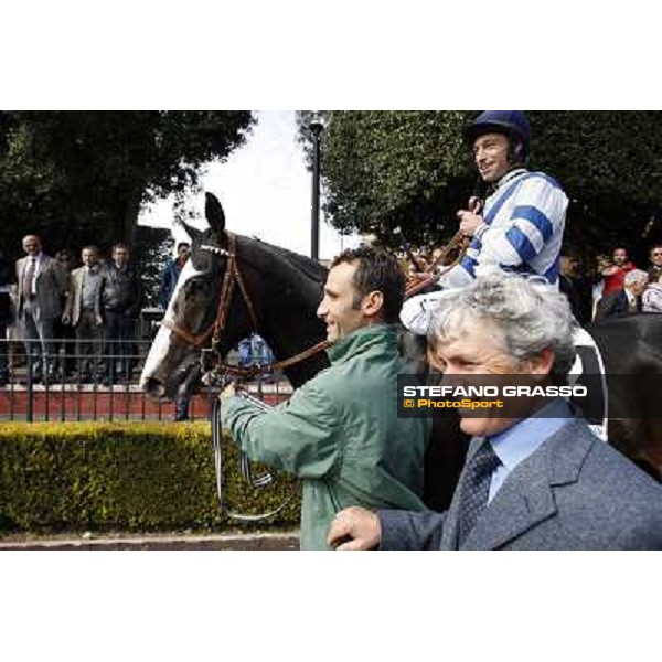 Mario Esposito, Luigi Polito and Vedelago with his groom return home after winning the Premio Daumier Rome - Capannelle racecourse, 9th april 2012 photo Stefano Grasso