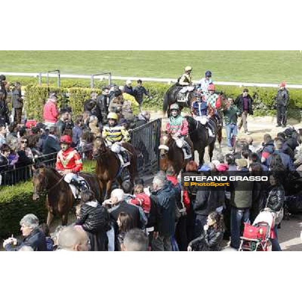 Racegoers at Capannelle racecourse Rome - Capannelle racecourse, 9th april 2012 photo Stefano Grasso