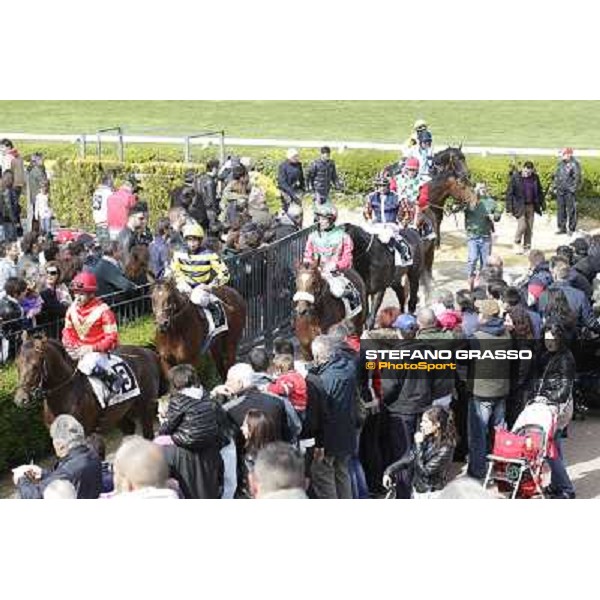 Racegoers at Capannelle racecourse Rome - Capannelle racecourse, 9th april 2012 photo Stefano Grasso