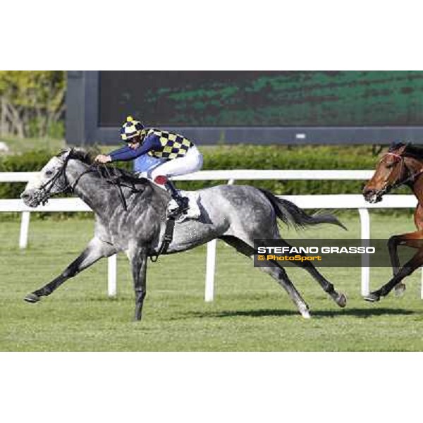 Fabio Branca on Crackerjack King wins the Premio DBS - Breeze Up Sale. Milano - San Siro galopp racecourse, 8th april 2012 photo Stefano Grasso