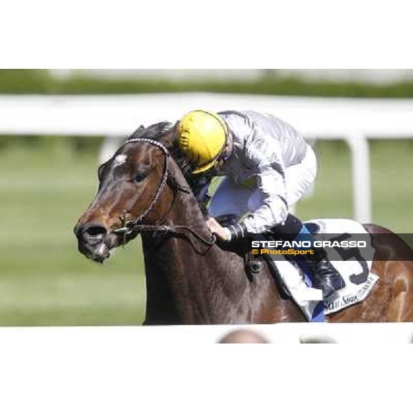 Dario Vargiu on Pandar goes to win the Premio Ardesio Milano - San Siro galopp racecourse, 8th april 2012 photo Stefano Grasso