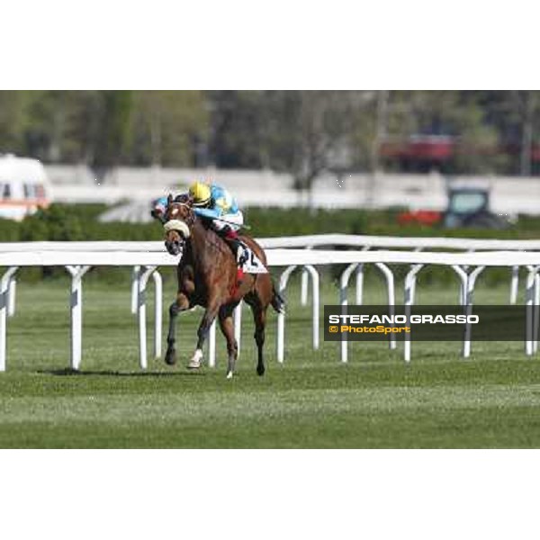 Mario Esposito on Faciascura goes to win the Premio Magenta Milano - San Siro galopp racecourse, 8th april 2012 photo Stefano Grasso