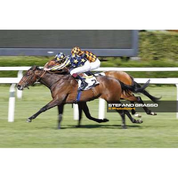 Fabio Branca on Malossol goes to win the Premio Gardone beating Il Banchiere Milano - San Siro galopp racecourse, 8th april 2012 photo Stefano Grasso