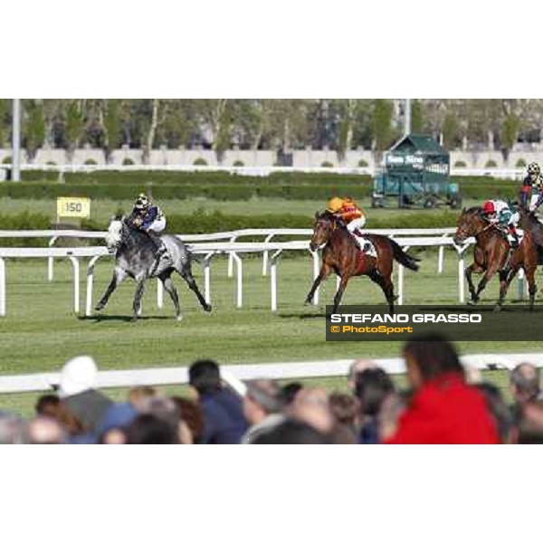 Fabio Branca on Crackerjack King goes to win the Premio DBS - Breeze Up Sale - Mario Esposito on Quiza Quiza Quiza is second Milano - San Siro galopp racecourse, 8th april 2012 photo Stefano Grasso