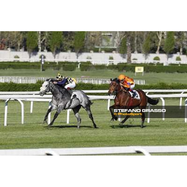 Fabio Branca on Crackerjack King goes to win the Premio DBS - Breeze Up Sale - Mario Esposito on Quiza Quiza Quiza is second Milano - San Siro galopp racecourse, 8th april 2012 photo Stefano Grasso