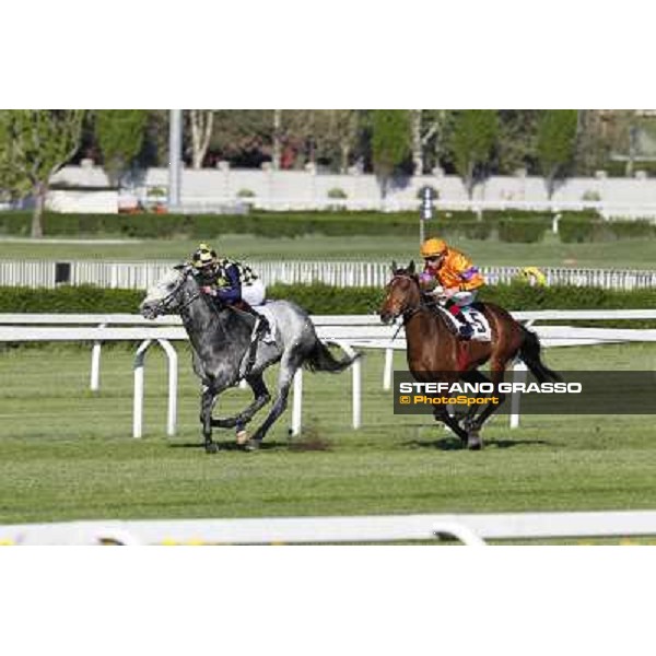 Fabio Branca on Crackerjack King goes to win the Premio DBS - Breeze Up Sale - Mario Esposito on Quiza Quiza Quiza is second Milano - San Siro galopp racecourse, 8th april 2012 photo Stefano Grasso