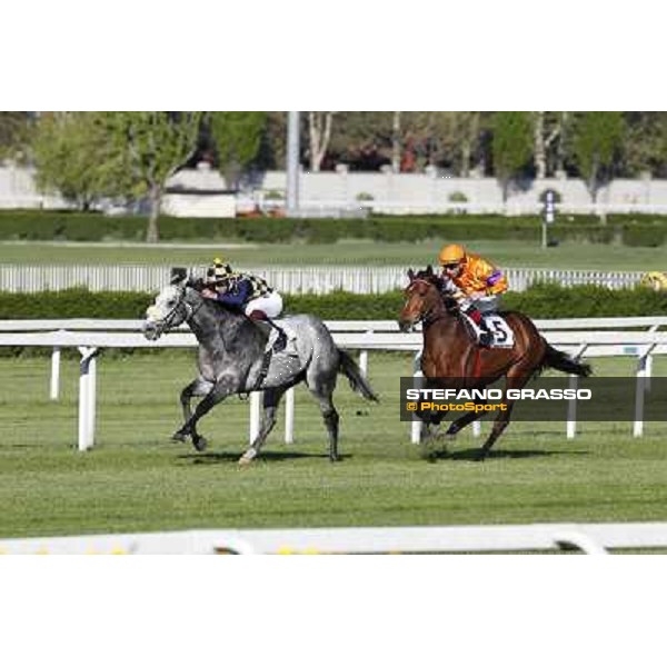 Fabio Branca on Crackerjack King goes to win the Premio DBS - Breeze Up Sale - Mario Esposito on Quiza Quiza Quiza is second Milano - San Siro galopp racecourse, 8th april 2012 photo Stefano Grasso